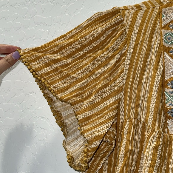 Peplum yellow shirt with embroidery. - Picture 3 of 4